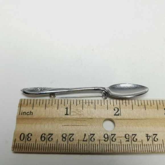 Vintage Towel Silver Tone Spoon Shape Brooch, Utensil Lapel Pin, Novelty Figural - Picture 5 of 7